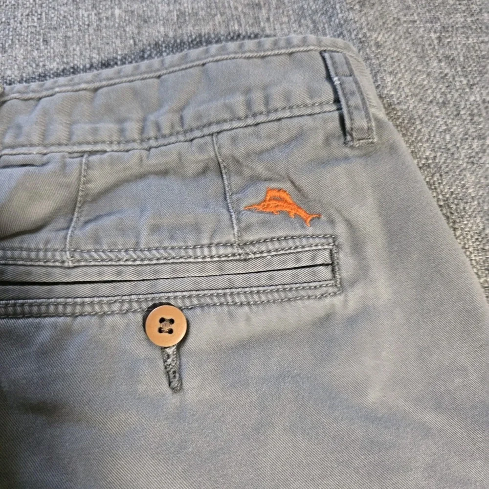Tommy Bahama Shorts Men' Size 32 Gray Chino Cotton Blend Relaxed Fit